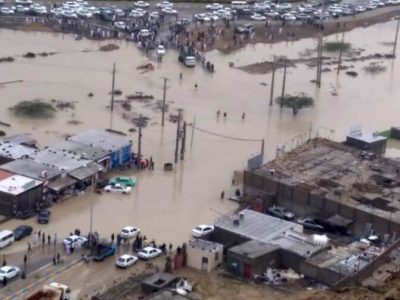 آب باران از ۸۰ درصد خانههای کُنارک تخلیه شد/دشتیاری در انتظار دستِ یاری