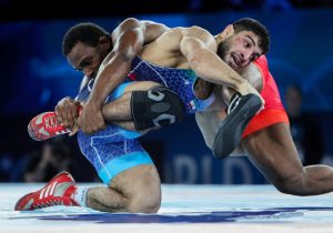 قاسمپور با شکست کاکس آمریکایی قهرمان جهان شد | کشتی آزاد اولین طلا را گرفت