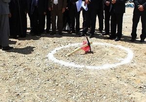 کلنگ ساخت کارخانه تولید خوراک دام و طیور در لاشار سیستان و بلوچستان به زمین زده شد