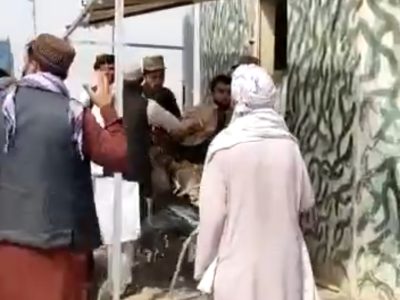 بازداشت و ضرب و شتم‌ مرزبان ایران توسط طالبان