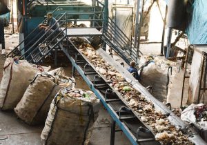 فعالیت کارخانه بازیافت زباله زاهدان‌ از سر گرفته شود