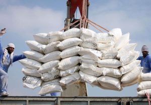 مردم از نمایندگان خود انتظار افزایش جیره ی آرد مصرفی بخور و نمیر ندارند! / در زمینه متقاعد کردن دولت مانند اصفهان برای پرداخت حق نکشت در دوره خشکسالی هم توفیقی نداشتید!