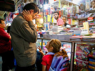 بوی ماه مهر با چاشنی گرانی لوازم‌التحریر و لباس فرم آمد/ سرگردانی والدین زاهدانی برای خرید