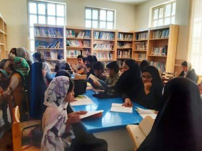کتابخوانی در فرهنگسراهای شهرداری زاهدان با هدف ترویج کتابخوانی