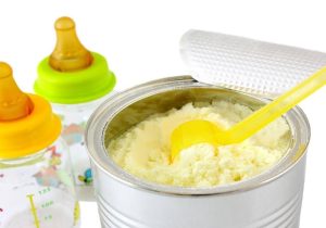 قاچاقچی ۲۵ تن شیرخشک در دام تعزیرات حکومتی ایرانشهر گرفتار شد