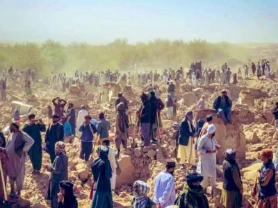 ساماندهی زلزله‌زدگان بیشتر از طرف ان‌جی‌اوها و کمیتهٔ هلال‌احمر است، نه حکومت