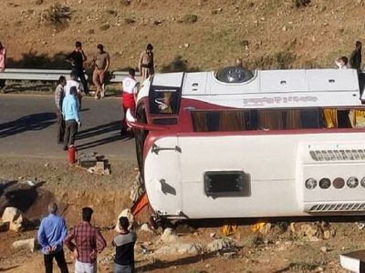 اتوبوس مسافری در مسیر بم- زاهدان واژگون شد