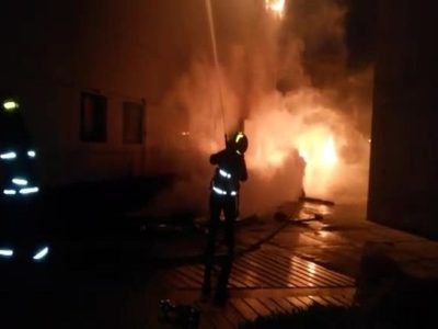 ۴ خودرو در بلوار بعثت طعمه حریق شدند