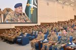 فرمانده ارتش پاکستان: بازگرداندن اتباع خارجی غیرمجاز متوقف نخواهد شد