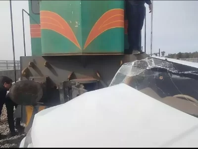 جزئیات برخورد خودرو با لوکوموتیو در گذرگاه زیباشهر زاهدان 