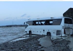 فرماندار نیکشهر: نیازمند ماشین آلات راه‌سازی برای بازگشایی مسیرهای سیلزده هستیم