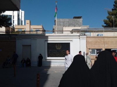ادامه جنجال بر سر کنسولگری مشهد | وزارت خارجه طالبان: تعیین سرکنسول وظیفه دولت فرستنده است
