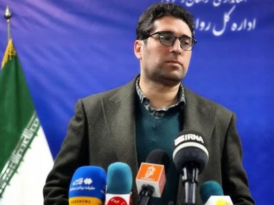 در تلاشند تا زبان فارسی را در افغانستان به انزوا بکشانند