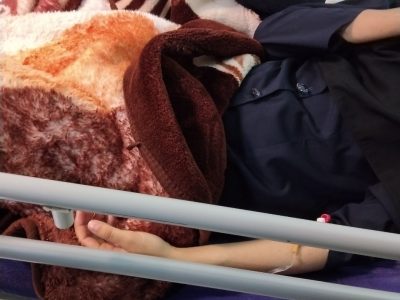 مسمومیت ۹ دانش آموز دختر و بستری هر دو نفر روی یک تخت!