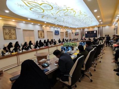 دانشجویان در تمام زمینه‌ها فعال و صاحب نظر باشند