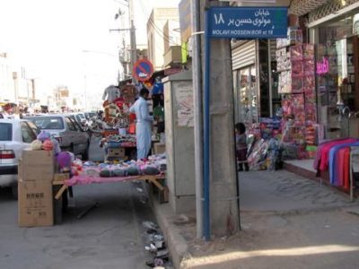 پیاده‌روهای زاهدان در تملک کسبه؛ دادستانی به ترک فعل شهرداری درباره سد معبر ورود کند