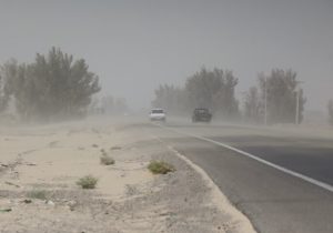 توفان جاده کرمان – زاهدان را مسدود کرد