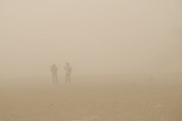 طوفان گرد و غبار موجب تعطیلی دستگاههای اجرایی سیستان شد/ امتحانات نهایی برگزار میشود