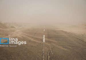 مسیر ارتباطی زابل به زاهدان بازگشایی شد/رانندگان با توجه به ورزش باد شدید در منطقه با احتیاط تردد کنند