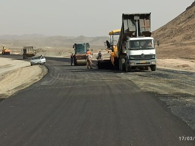 آغاز عملیات آسفالت ۹ کیلومتر بزرگراه در محور زاهدان به خاش