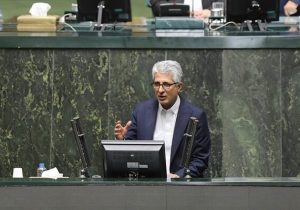 نماینده چابهار: آب در سد داریم اما خط انتقال درست نه! / سی کیلومتر لوله خط انتقال آب را انجام دهید/ صدها کابل برق در میرآباد و مرادآباد روی زمین در شأن ما نیست