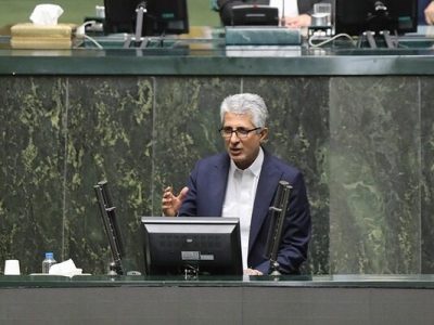 نماینده چابهار: آب در سد داریم اما خط انتقال درست نه! / سی کیلومتر لوله خط انتقال آب را انجام دهید/ صدها کابل برق در میرآباد و مرادآباد روی زمین در شأن ما نیست