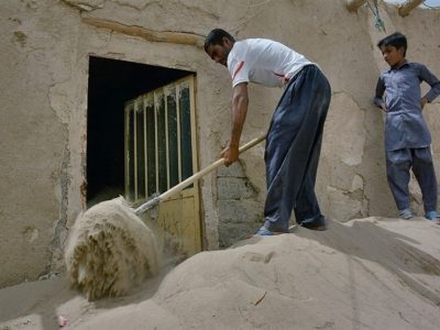 سد «بخش‌آباد» به زودی در افغانستان افتتاح می‌شود که آب را کاملاً بر روی ما می‌بندند / با توجه به خشکی تالاب هامون و خشکی اراضی کشاورزی، وضعیت سیستان و بلوچستان بسیار فاجعه بار است / تمام روستا‌ها در منطقه سیستان به خاطر طوفان شن یک وضعیت آخرالزمانی دارند؛ قبلاً از دیوار‌ها و حیاط شن روبی می‌کردند، الان ماسه روی سقف خانه‌ها هم آمده