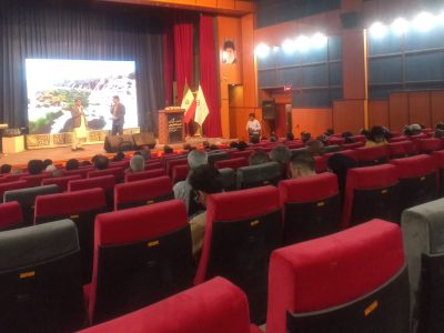 جشنواره شعر و داستان چند زبانه، خلاقیت یا آشفتگی مدیریتی؟