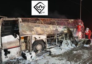 ۹ کشته و ۵ مصدوم در پی برخورد اتوبوس با تریلی و حریق اتوبوس در محور آرین‌شهر ـ بیرجند